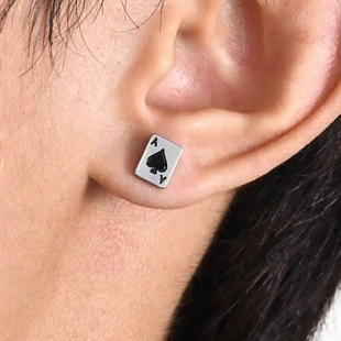 Miesten korvakoru ruostumattomasta teräksestä, muotoiltu pelikortin Ace of Spades mukaan (myydään kappaleittain).