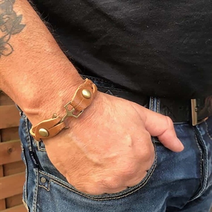 brun læderarmbånd