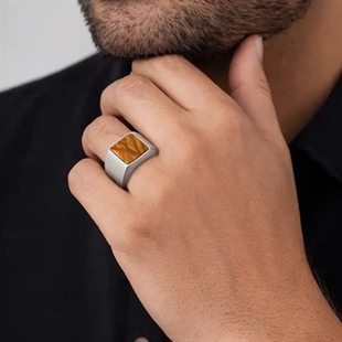 Tiikerinsilmä miesten sormus mattapintaisesta ruostumattomasta teräksestä – neliömäinen sinettisormus