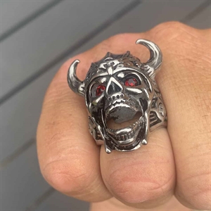 Viking Skullring ruostumattomasta teräksestä.