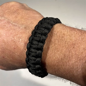 Musta paracord rannekoru 21 cm