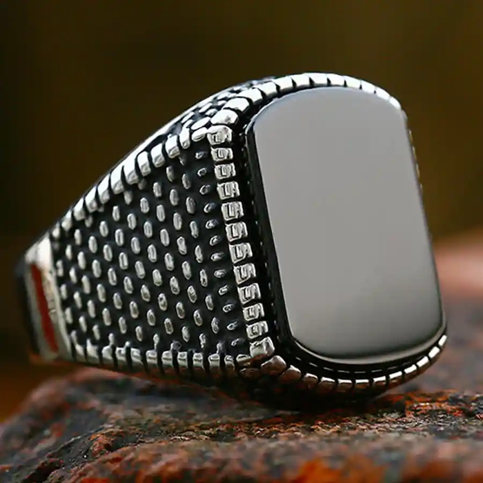 Brazer miesten sormus, jossa on suuri onyx