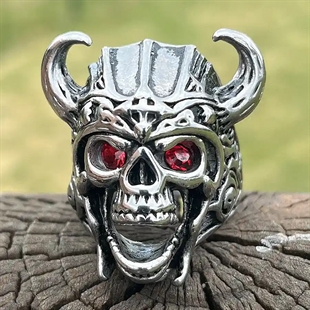 Viking Skullring ruostumattomasta teräksestä.