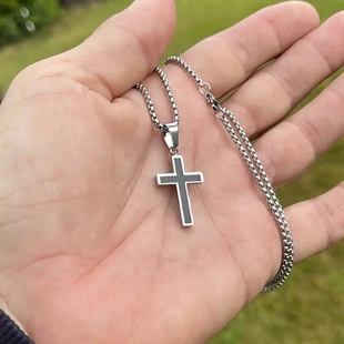 Nordic Faith – Ristiriipus kiiltävästä teräksestä