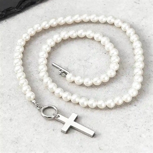 Helmiketju miehille valkoisilla helmillä ja ristiriipuksella