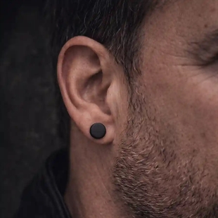 Musta korvakoru mustaksi pinnoitetusta ruostumattomasta teräksestä