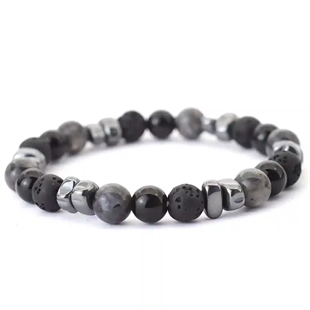 Miesten rannekorusetti mustilla ja harmailla helmillä 