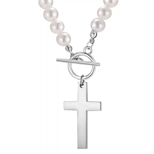 Helmiketju miehille valkoisilla helmillä ja ristiriipuksella