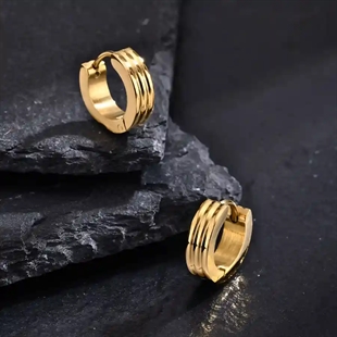 Golden Ridge Hoop – Eksklusiivinen miesten korvakoru kullatusta teräksestä