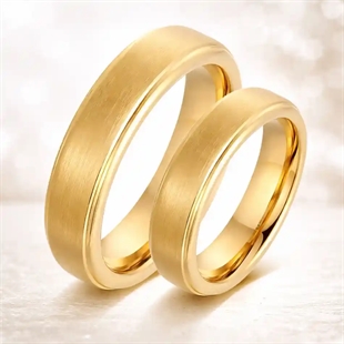 Kihlasormukset kullassa